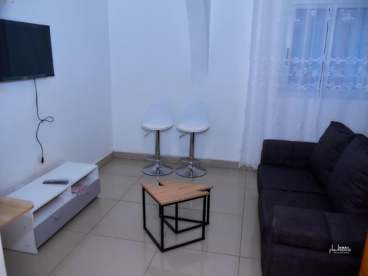 Naiveli-Palm Appartement Meuble Sobre Et Chic Douala Exterior foto